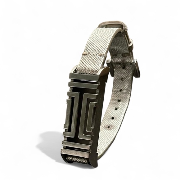 🎉 HP! ❤️ Tory Burch x Fitbit Silver Leather Bracelet - Picture 4 of 11